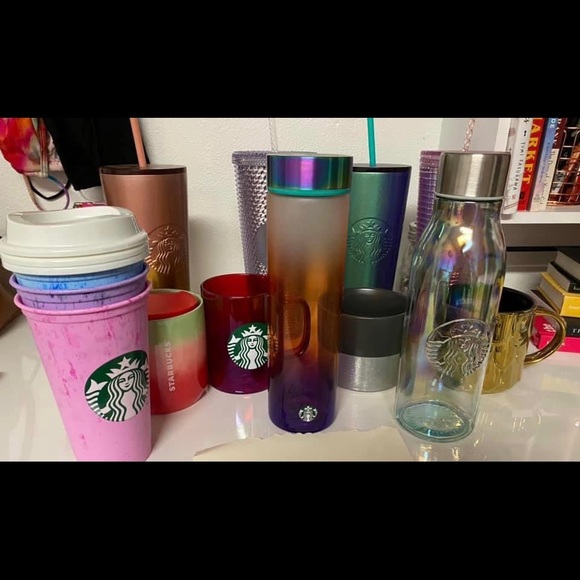Starbucks cups - Picture 1 of 1